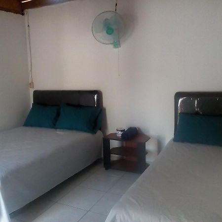 Lovina Izaac'S Bed & Breakfast מראה חיצוני תמונה