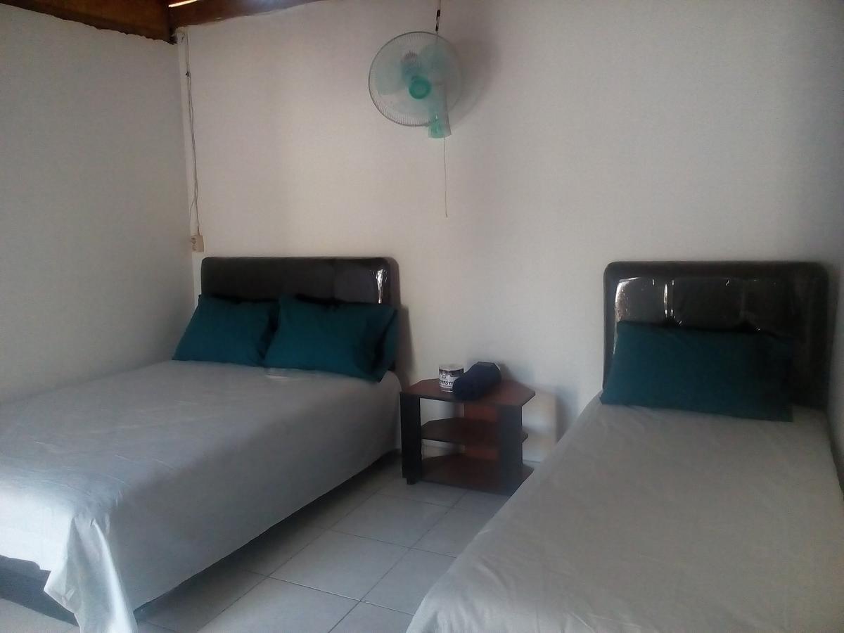 Lovina Izaac'S Bed & Breakfast מראה חיצוני תמונה