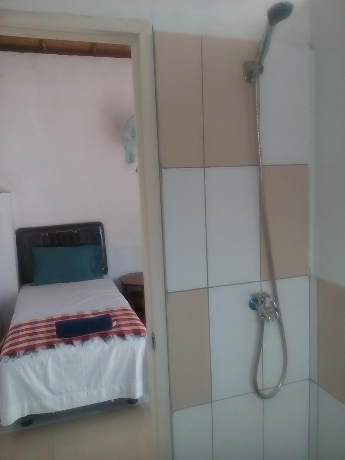 Lovina Izaac'S Bed & Breakfast מראה חיצוני תמונה