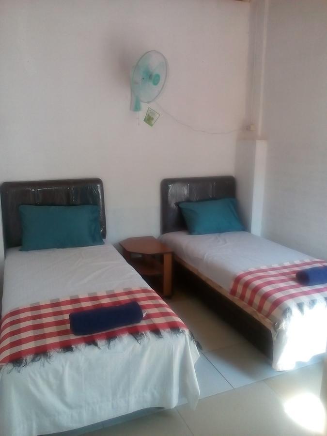 Lovina Izaac'S Bed & Breakfast מראה חיצוני תמונה
