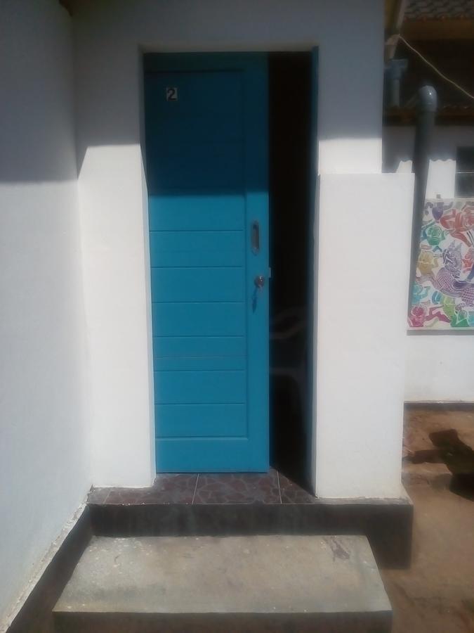 Lovina Izaac'S Bed & Breakfast מראה חיצוני תמונה