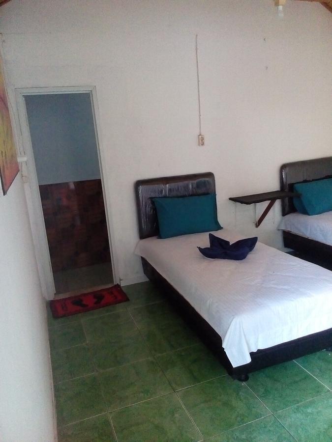 Lovina Izaac'S Bed & Breakfast מראה חיצוני תמונה