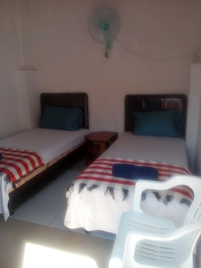 Lovina Izaac'S Bed & Breakfast מראה חיצוני תמונה