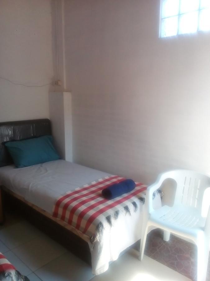 Lovina Izaac'S Bed & Breakfast מראה חיצוני תמונה