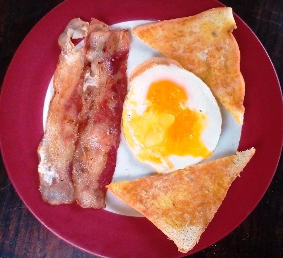 Lovina Izaac'S Bed & Breakfast מראה חיצוני תמונה