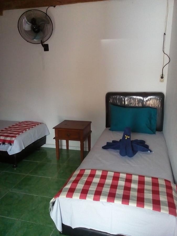 Lovina Izaac'S Bed & Breakfast מראה חיצוני תמונה