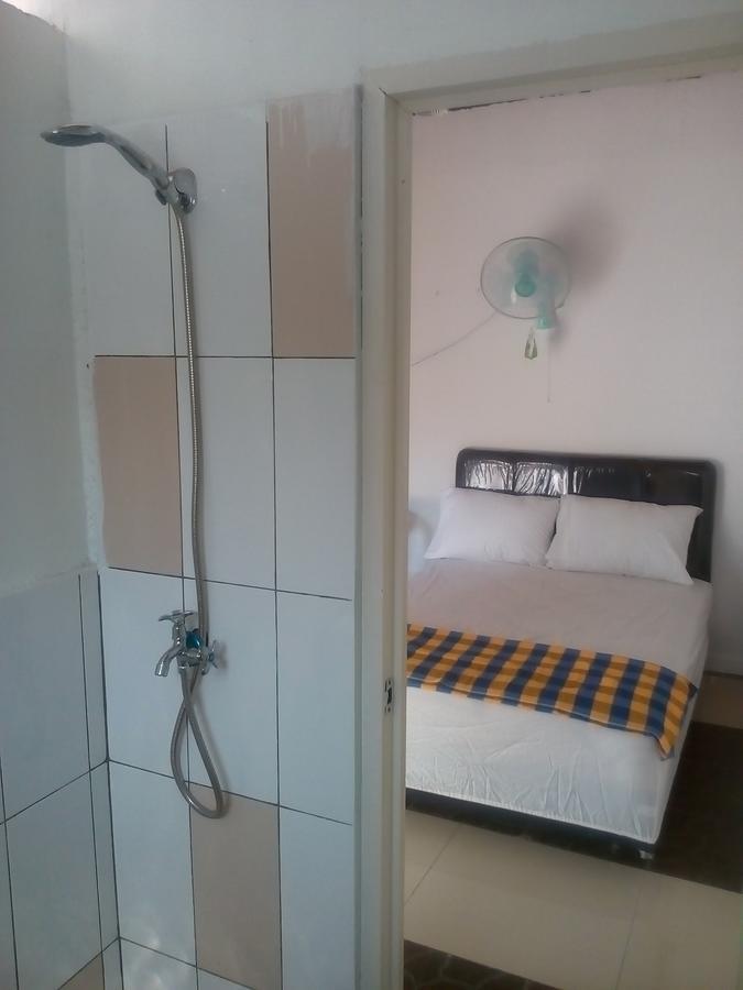 Lovina Izaac'S Bed & Breakfast מראה חיצוני תמונה
